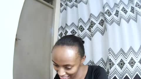 Snapshot of mil_milon chatting on June 23, 2026, 7:45 pm Milo online show from June 23, 2026, 7:45 pm