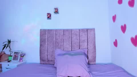 mila_1wood online show from October 7, 2025, 1:08 pm