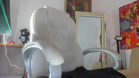 Mila Dash online show from November 10, 2025, 12:15 pm