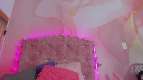 mila_grace_ online show from April 1, 2026, 6:38 pm