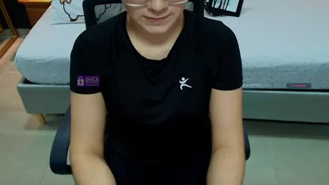 Snapshot of mila_kiitty chatting on April 29, 2026, 11:14 am Milena online show from April 29, 2026, 11:14 am