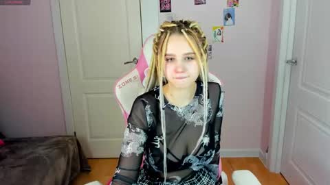 Snapshot of mila_kinor chatting on December 27, 2024, 1:53 am mila_kinor online show from December 27, 2024, 1:53 am
