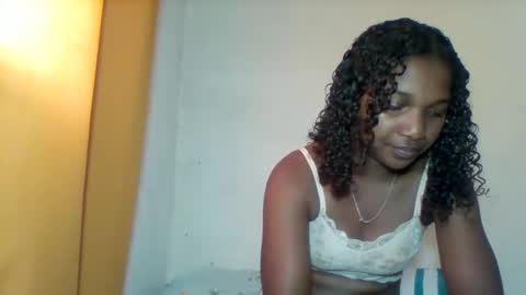 mila_lunah online show from April 5, 2026, 7:49 am