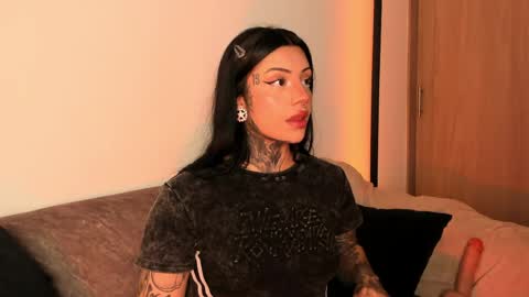 Snapshot of mila_monty__ chatting on May 17, 2026, 12:19 am online show from May 17, 2026, 12:19 am