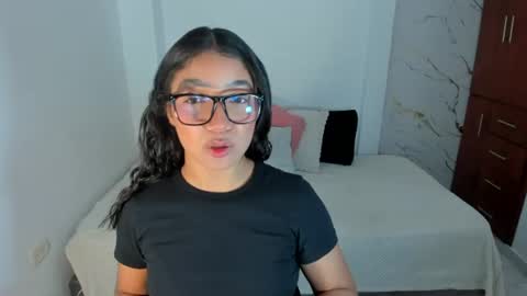 Snapshot of mila_rose1 chatting on July 24, 2026, 3:15 am martina online show from July 24, 2026, 3:15 am