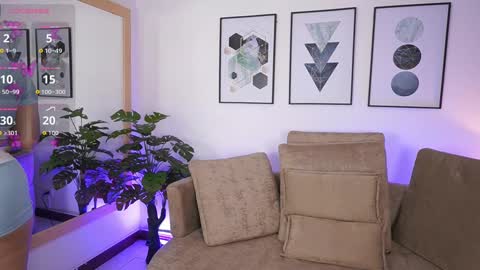 milacrave online show from September 11, 2025, 12:16 pm