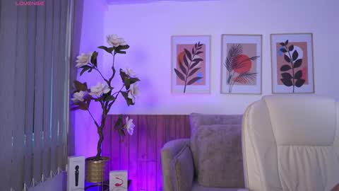 milacrave online show from April 17, 2026, 11:46 am