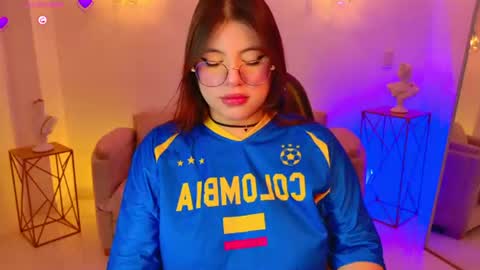 Snapshot of milacravee chatting on July 3, 2026, 2:34 pm MilaCravee online show from July 3, 2026, 2:34 pm