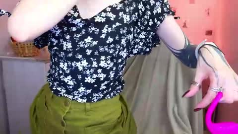 Snapshot of miladuales chatting on May 26, 2026, 12:45 pm Mila online show from May 26, 2026, 12:45 pm