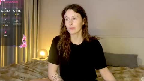 Snapshot of milaelin chatting on July 5, 2026, 9:44 pm Mila online show from July 5, 2026, 9:44 pm