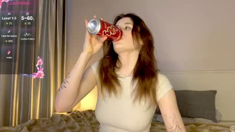 Snapshot of milaelin chatting on July 17, 2026, 1:23 am Mila online show from July 17, 2026, 1:23 am