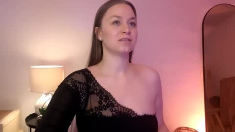 Mila Fleur online show from February 3, 2025, 3:17 pm