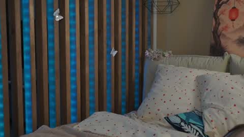Snapshot of milaice chatting on July 4, 2026, 3:18 pm Mila online show from July 4, 2026, 3:18 pm