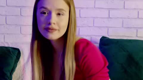 MilanaBalmain online show from March 5, 2025, 4:13 pm