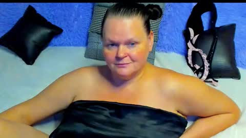 Snapshot of milanabiegert chatting on November 15, 2025, 1:51 pm Lana online show from November 15, 2025, 1:51 pm