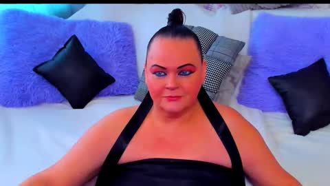 Snapshot of milanabiegert chatting on November 18, 2025, 9:25 am Lana online show from November 18, 2025, 9:25 am