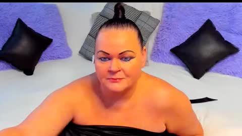 Snapshot of milanabiegert chatting on November 30, 2025, 7:45 am Lana online show from November 30, 2025, 7:45 am