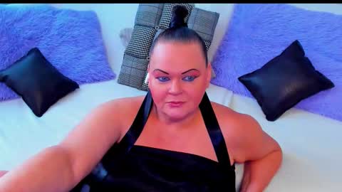 Snapshot of milanabiegert chatting on December 15, 2025, 9:02 am Lana online show from December 15, 2025, 9:02 am