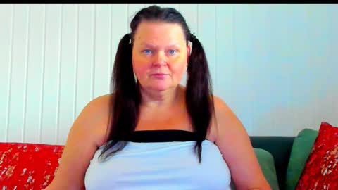 Snapshot of milanabiegert chatting on January 13, 2026, 10:31 am Lana online show from January 13, 2026, 10:31 am