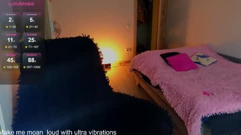 Snapshot of milanafox_ chatting on February 1, 2026, 10:30 pm Lana online show from February 1, 2026, 10:30 pm