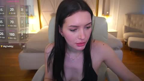 Milana online show from May 4, 2026, 1:29 pm