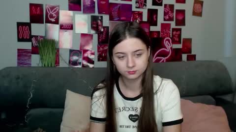 milanaroz online show from September 14, 2025, 4:55 am