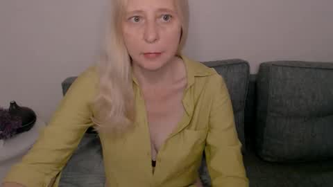 Milena online show from September 10, 2025, 7:08 am
