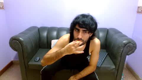Snapshot of milanzaire chatting on December 4, 2024, 2:09 am milanzaire online show from December 4, 2024, 2:09 am