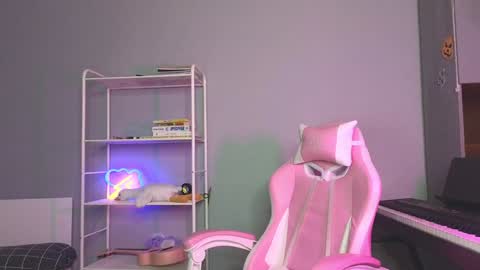 Mila online show from January 11, 2025, 6:01 pm