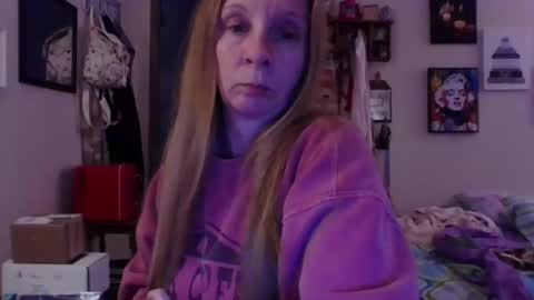 Snapshot of milastoned chatting on April 9, 2026, 1:05 am Mila online show from April 9, 2026, 1:05 am