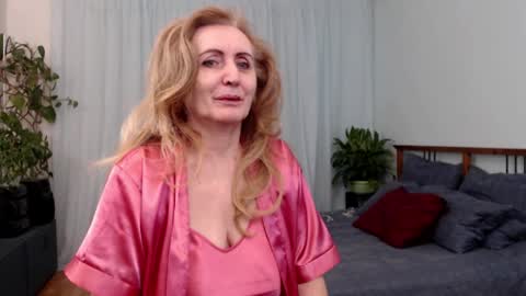 Snapshot of milawantfun chatting on December 14, 2025, 2:44 pm Mila online show from December 14, 2025, 2:44 pm