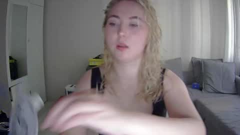 Milena new nonude shy blonde natural online show from May 22, 2026, 5:18 pm