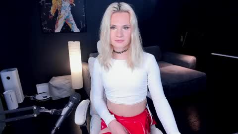 Snapshot of milena_marshmallows chatting on May 23, 2026, 7:13 am Milena online show from May 23, 2026, 7:13 am