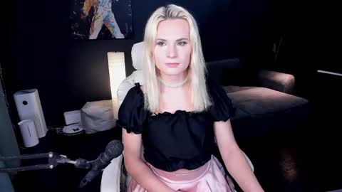 Snapshot of milena_marshmallows chatting on May 23, 2026, 10:58 pm Milena online show from May 23, 2026, 10:58 pm