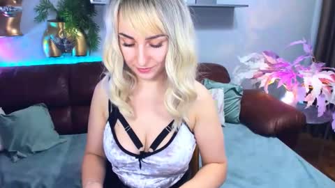 MilenaDaisy online show from February 8, 2026, 2:53 pm