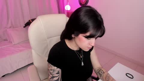 Snapshot of mileyberry chatting on October 16, 2025, 4:35 am IEY EY online show from October 16, 2025, 4:35 am