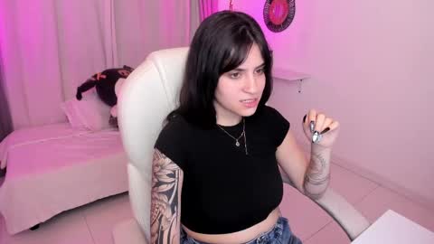 Snapshot of mileyberry chatting on October 20, 2025, 3:07 am IEY EY online show from October 20, 2025, 3:07 am