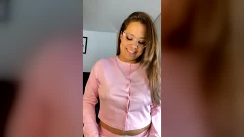 Snapshot of milf__pretty chatting on June 20, 2026, 5:05 pm Melissa online show from June 20, 2026, 5:05 pm