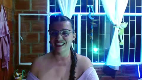 Snapshot of milf_fantassy chatting on October 22, 2025, 4:35 am Ana online show from October 22, 2025, 4:35 am