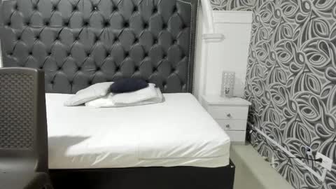 milf_march online show from April 13, 2026, 3:23 am