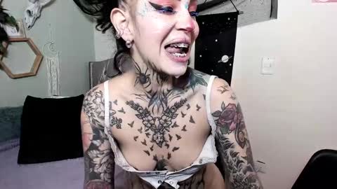 Isabella online show from October 1, 2025, 1:50 pm