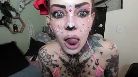 Isabella online show from October 30, 2025, 1:45 pm