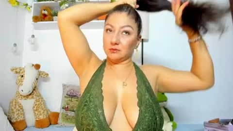 Snapshot of milfboobs_10 chatting on July 7, 2026, 10:58 pm Nakary Bustamante online show from July 7, 2026, 10:58 pm