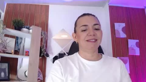 Snapshot of milfsecret69 chatting on July 26, 2026, 11:06 am Sara online show from July 26, 2026, 11:06 am