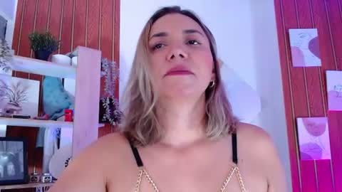 Snapshot of milfsecret69 chatting on July 28, 2026, 11:05 am Sara online show from July 28, 2026, 11:05 am