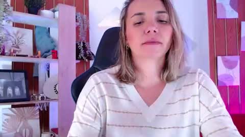 Snapshot of milfsecret69 chatting on July 28, 2026, 2:13 pm Sara online show from July 28, 2026, 2:13 pm