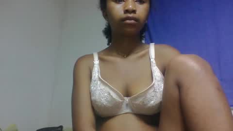 Snapshot of milinasy chatting on February 1, 2026, 10:52 pm milinasy online show from February 1, 2026, 10:52 pm