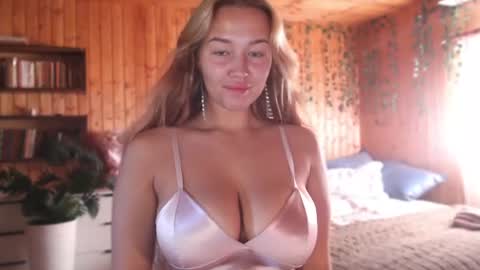 Snapshot of milk_bunny_ chatting on July 1, 2026, 11:12 am milk_bunny_ online show from July 1, 2026, 11:12 am