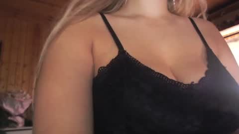 Snapshot of milk_bunny_ chatting on July 14, 2026, 11:38 am milk_bunny_ online show from July 14, 2026, 11:38 am