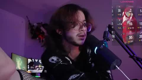 milkingmarlo online show from November 6, 2025, 2:56 am